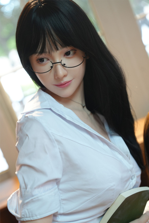 Eimi JIUSHENG DOLL 160E – Lalka silikonowa 160 cm z biustem E-Cup Eimi JIUSHENG DOLL 160E – Lalka silikonowa 160 cm z biustem E-Cup