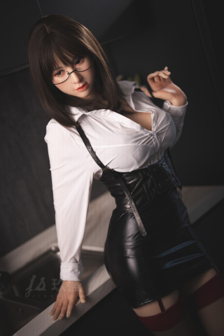 Yuka JIUSHENG DOLL 160E – Lalka silikonowa 160 cm z biustem E-Cup