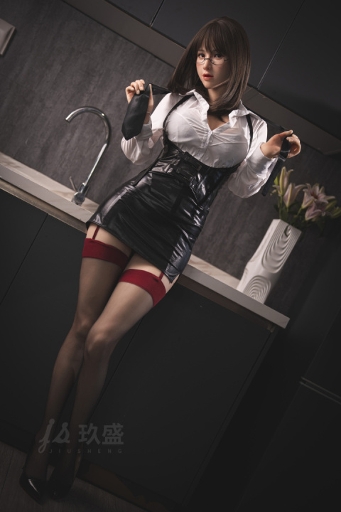 Yuka JIUSHENG DOLL 160E – Lalka silikonowa 160 cm z biustem E-Cup